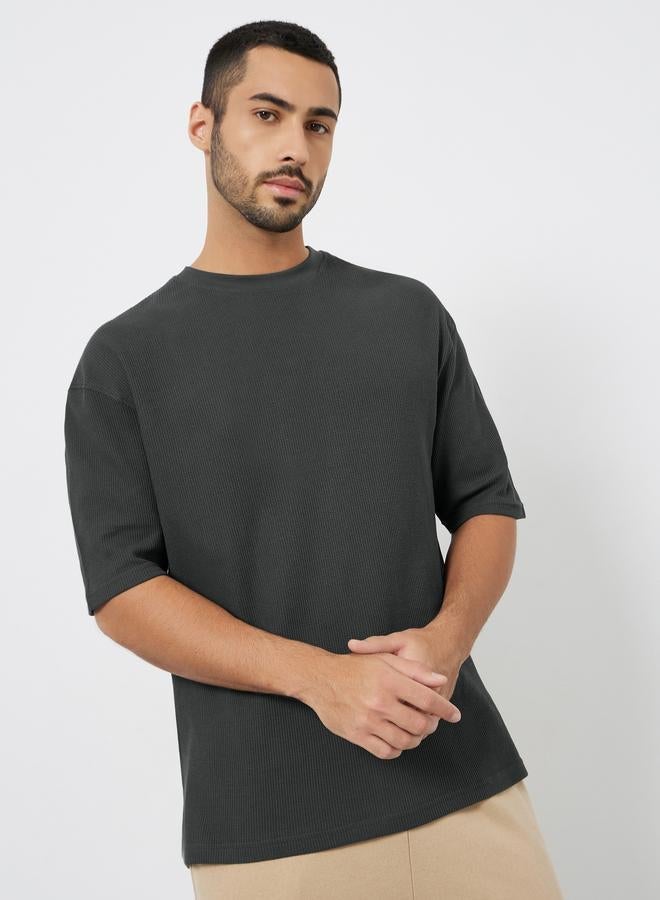 Styli Men Charcoal Waffle Knit Oversized T-Shirt - Image 4
